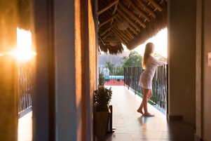 Cortinas blackout y sistema de insonorización 