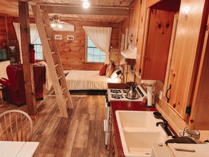 1 habitación, escritorio, tabla de planchar con plancha y wifi gratis 