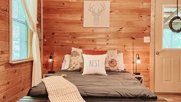 1 bedroom, desk, iron/ironing board, free WiFi