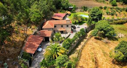 Quinta do Ferrador with pool and fireplace 20km from Spain!