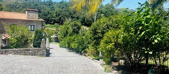 Farmhouse with pool and fireplace 20m from Spain!