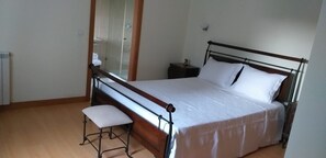 4 bedrooms, free WiFi, bed sheets