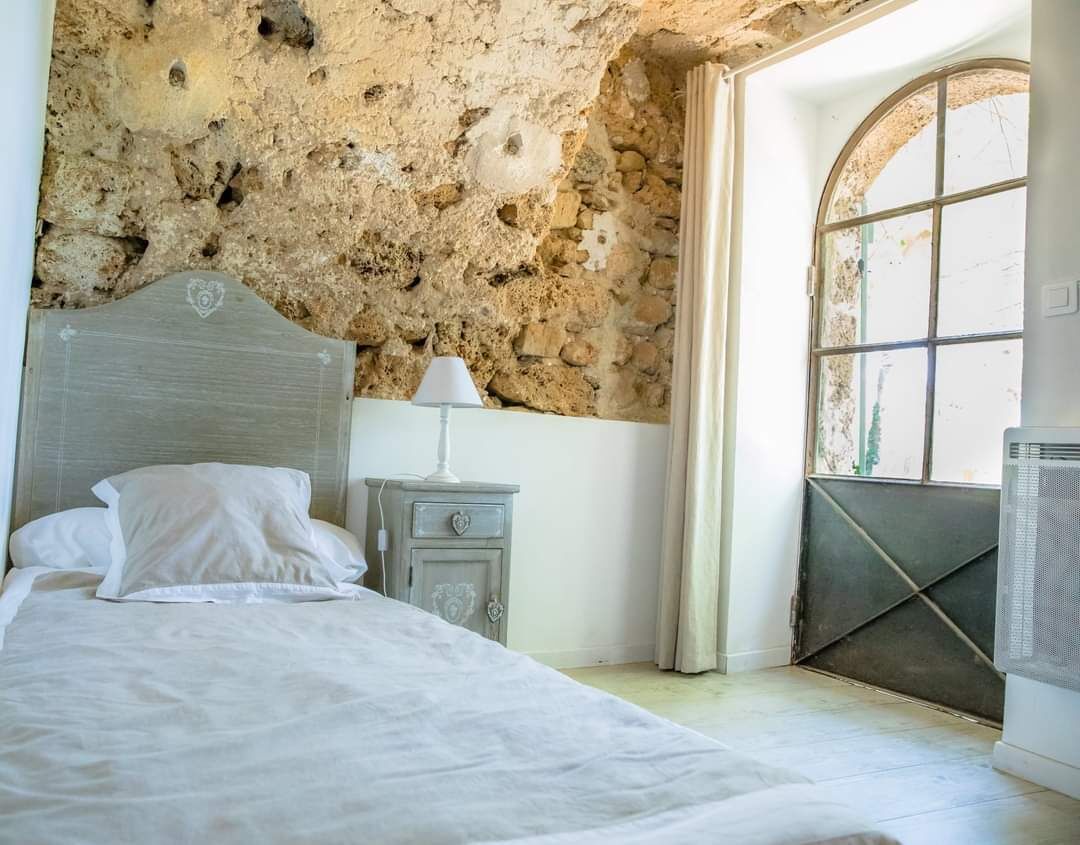 5 chambres, fer et planche à repasser, Wi-Fi, draps fournis