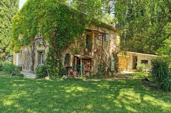 Exterior - Property ****for 8 people- 1.2 hectares-1 pond  (SALERNES)