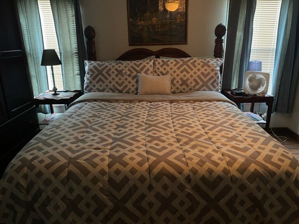 2 bedrooms, in-room safe, iron/ironing board, free WiFi