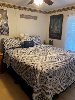 2 habitaciones, tabla de planchar con plancha, wifi y ropa de cama 