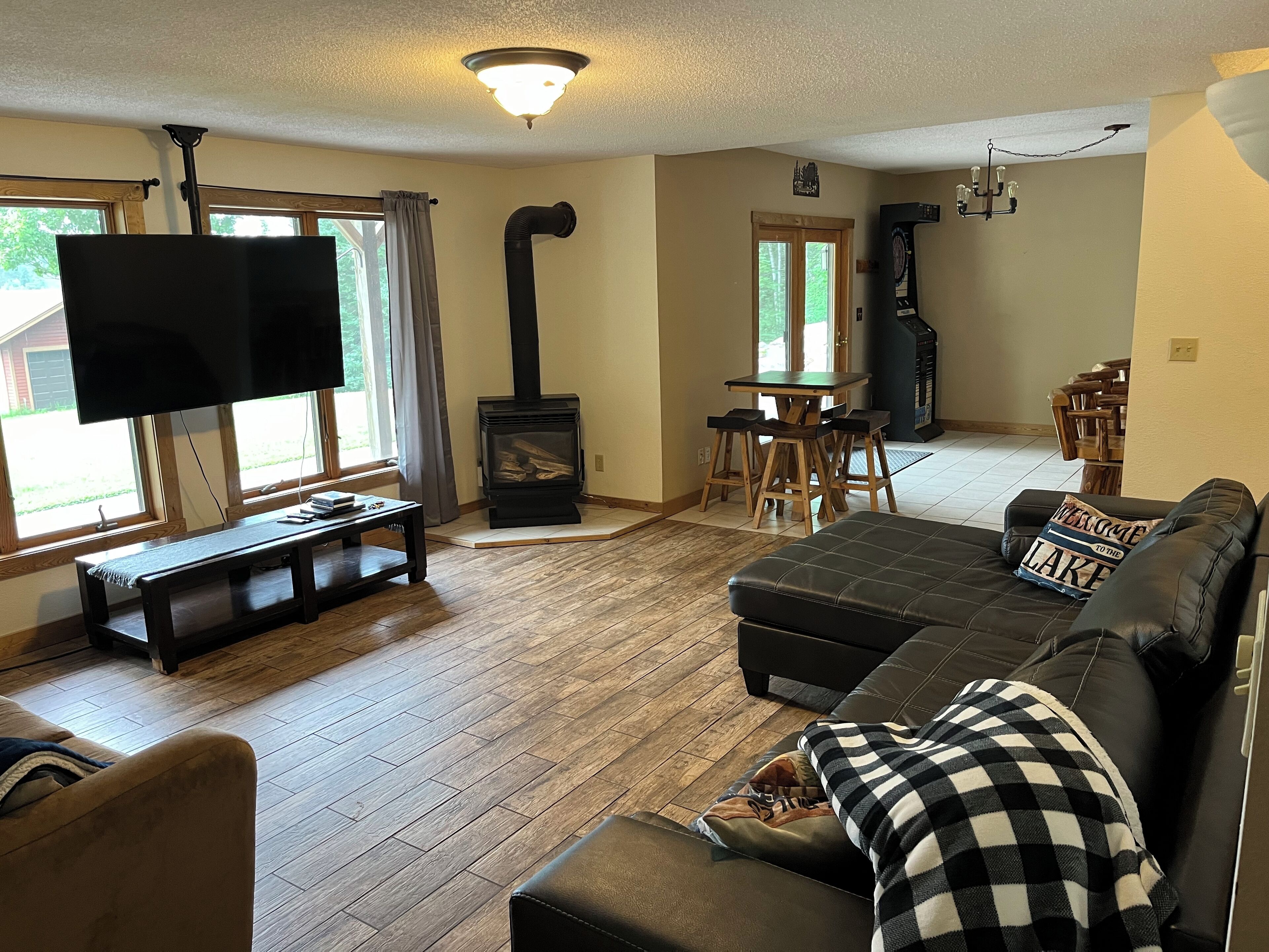 Smart TV, fireplace, video games, DVD player