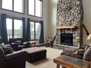 Smart-TV, Kamin, Videospiele, DVD-Player