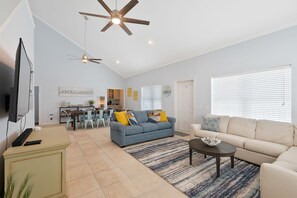 Télévision, table de tennis de table