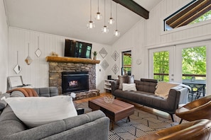 Smart TV y chimenea