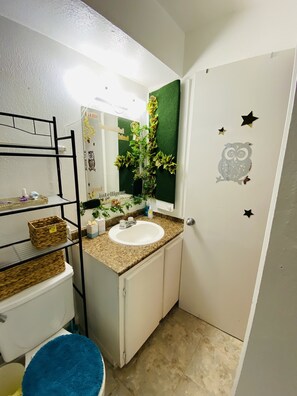 Combined shower/tub