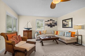 House, 3 Bedrooms | Living room