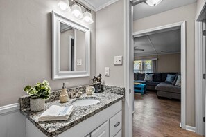 House, 4 Bedrooms | Bathroom | Towels