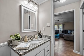 House, 4 Bedrooms | Bathroom | Towels