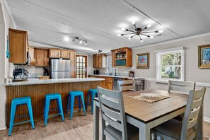House, 4 Bedrooms | In-room dining