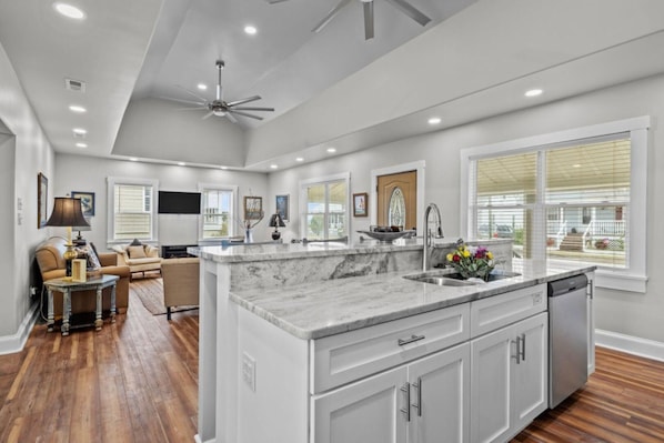 House, 2 Bedrooms | Private kitchen