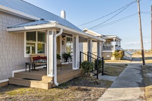 Exterior - Conch's Point Cottage (Morehead City)