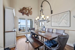House, 5 Bedrooms | In-room dining - Noelle's View (Newport)