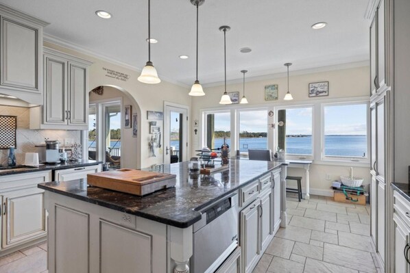 House, 5 Bedrooms | Private kitchen - Noelle's View (Newport)