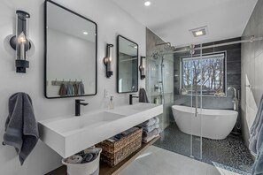 Badekar, bidet, håndklæder, Sæbe