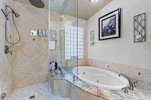 Combined shower/bathtub, hair dryer - Spacious home w/ HOT TUB near UNR, San Rafael Park (Reno)