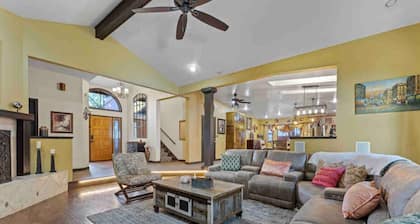 Spacious home w/ HOT TUB near UNR, San Rafael Park