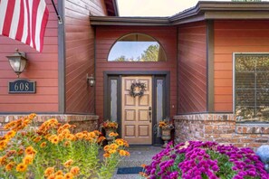 تفاصيل الفندق من الخارج