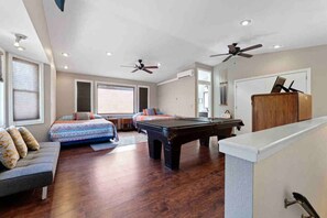 Desk, iron/ironing board, travel cot, WiFi