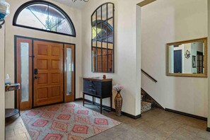 المنشأة من الداخل