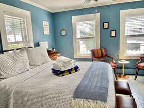 3 Schlafzimmer, Schreibtisch, Bügeleisen/Bügelbrett, WLAN