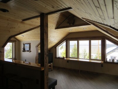 On the shores of Ducklake only minutes from Glacier Park, and Waterton Park park