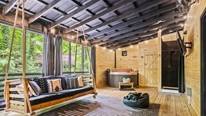 Interior - Romantic Smoky Mountain Getaway • Blackbear Lodge (Cosby)