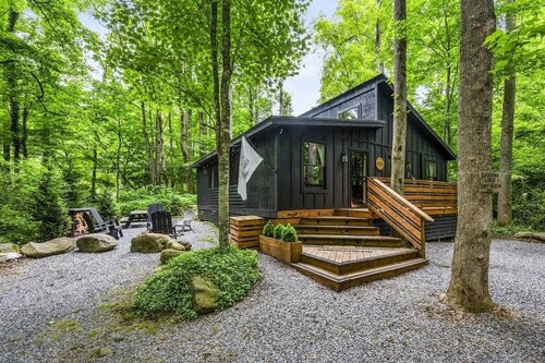 Romantic Smoky Mountain Getaway • Blackbear Lodge