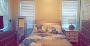 6 Schlafzimmer, Schreibtisch, Bügeleisen/Bügelbrett, kostenloses WLAN