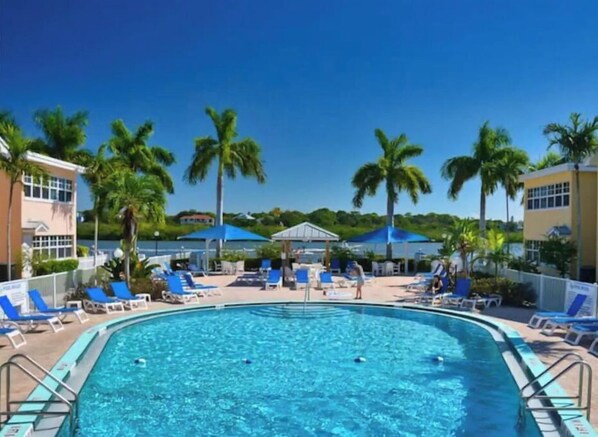 Piscine extérieure, piscine chauffée