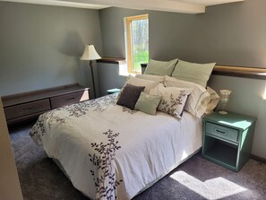 5 bedrooms, iron/ironing board, free WiFi, bed sheets