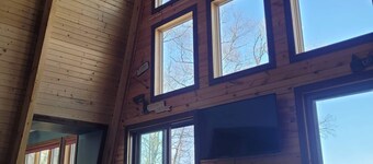 Waterfront Cabin on Beautiful Peavy Lake! Sandy Beach with Crystal Clear Waters!