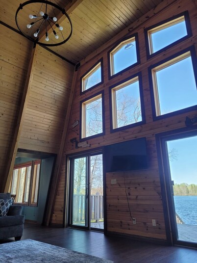 Waterfront Cabin on Beautiful Peavy Lake! Sandy Beach with Crystal Clear Waters!