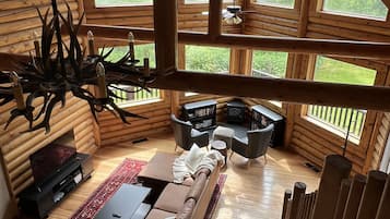 TV connectée, jeux vidéo, table de tennis de table, livres