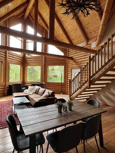 Cozy Log Cabin Near Indiana Dunes & Lake Michigan!