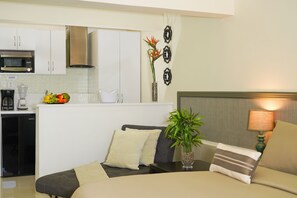 Fridge, microwave, dishwasher, coffee/tea maker - Palm Beach Stunning Villa 13-Beds 10-Baths -26ppl (Noord)