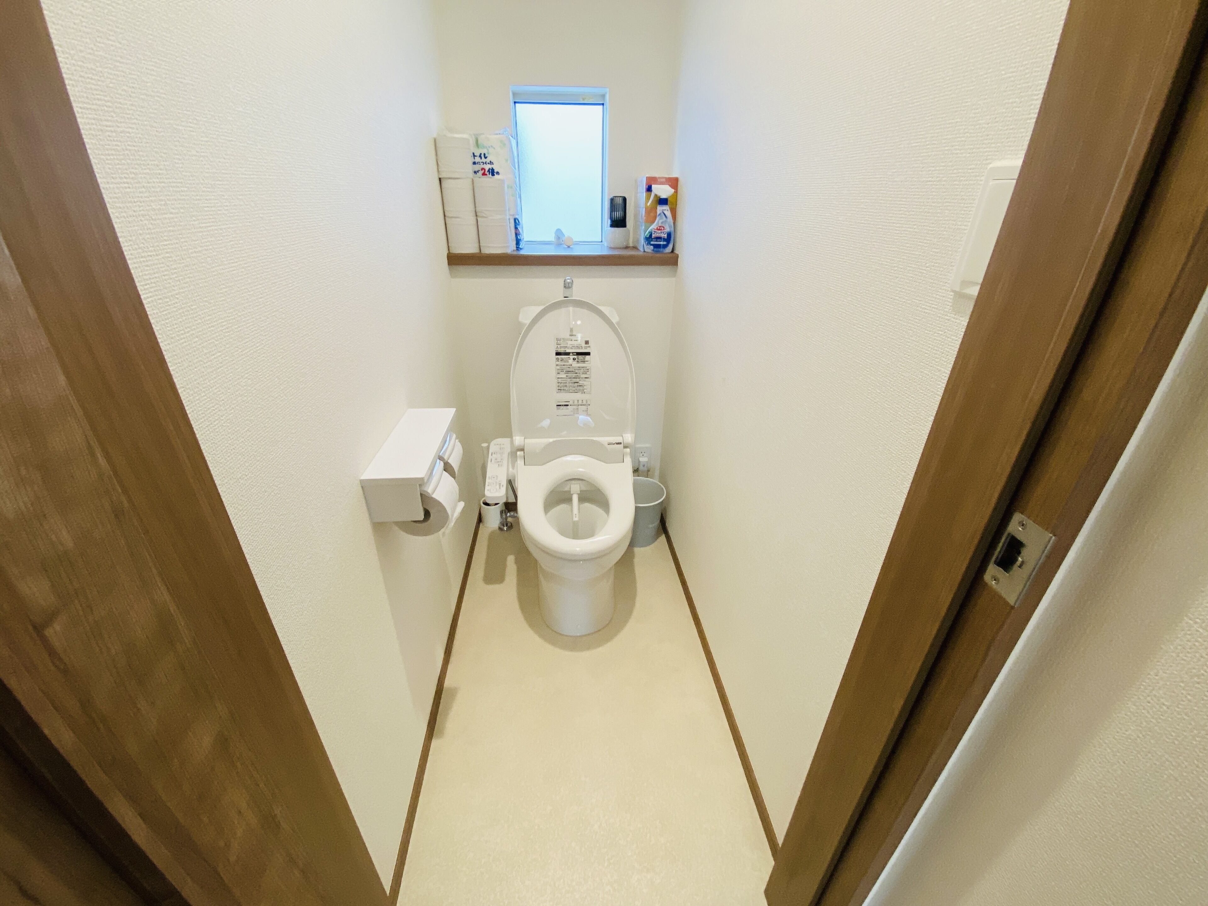 Standaard villa | Badkamer | Een bidet, handdoeken, zeep, shampoo