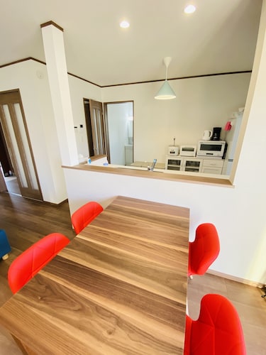 客室内のダイニングエリア