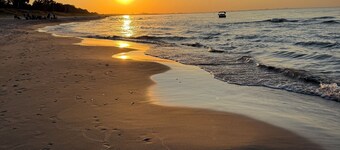 Fun w/Loft! Beach ~Nature Trails ~Grill~ Firepit ~Indiana Dunes National Park