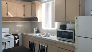 Cookware/dishes/utensils