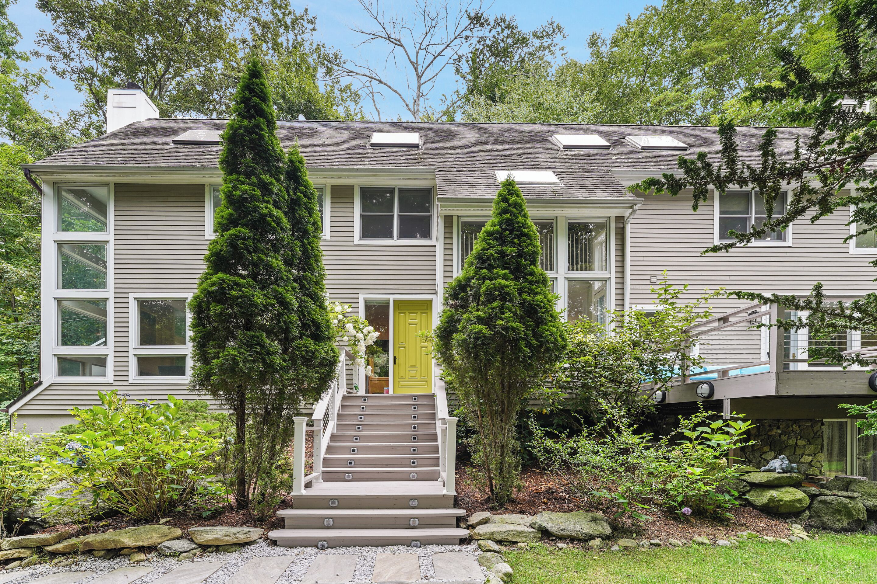 Private estate in North Stamford on natural preserve 