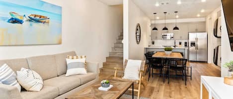 Condo, 3 Bedrooms | Interior