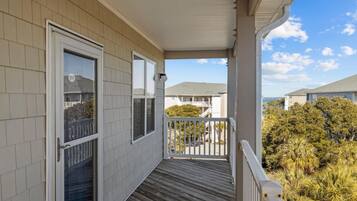 Kondominium, 3 kamar tidur | Balkon