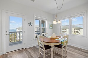 Kondominium, 3 kamar tidur | Tempat makan