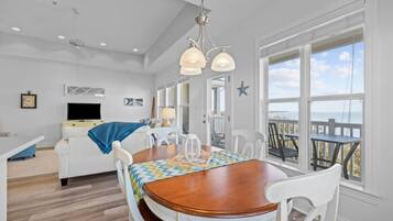 Condo, 3 Bedrooms | Dining